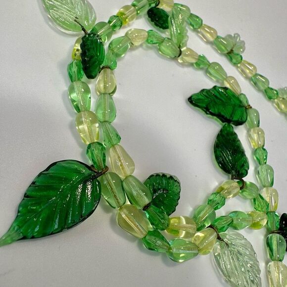 Green glass beaded leaf message - Picture 3 of 7
